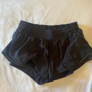 lululemon shorts!!! hotty hot size 4